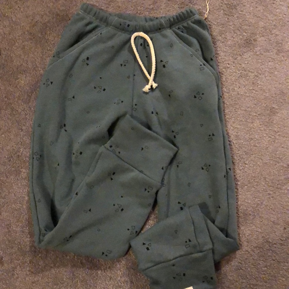 Brand new Lulu + Roo sweatpants